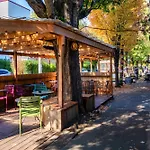 Stay Portland - Beach Vibes Getaway Near Burnside & Laurelhurst!