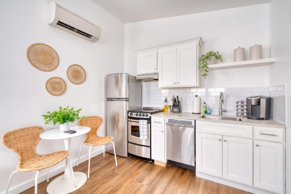 - Vibes Getaway Near Burnside & Laurelhurst! Apartment *