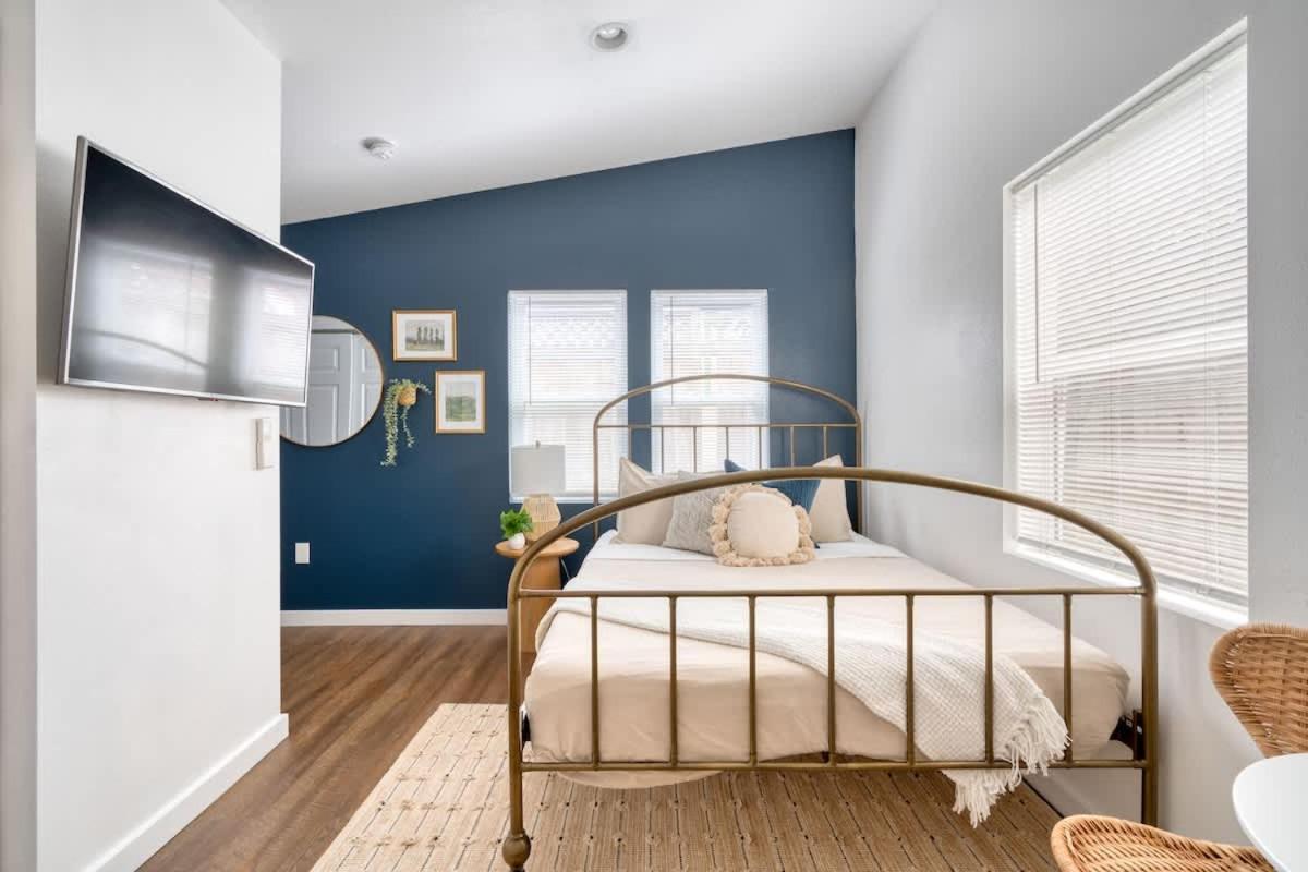 - Vibes Getaway Near Burnside & Laurelhurst! Apartment