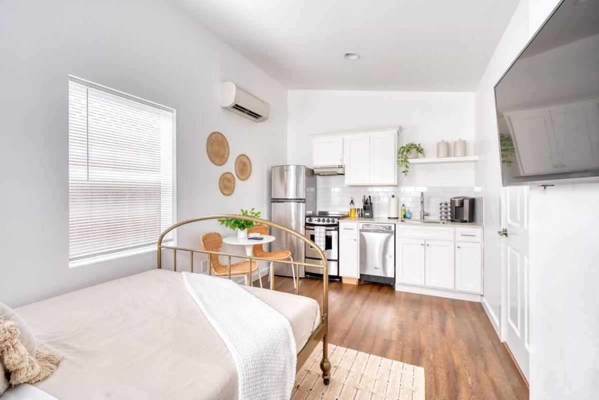 - Vibes Getaway Near Burnside & Laurelhurst! Apartment Portland